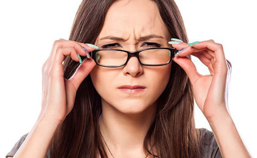 Nguyên nhân gây cận thị là do học tập và làm việc trong môi trường không đủ ánh sáng