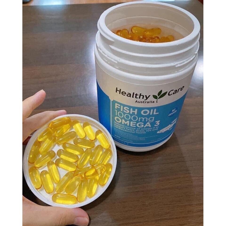viên uống dầu cá Healthy Care Fish Oil do chứa hàm lượng cao dầu cá nên các viên nang có kích thước khá lớn