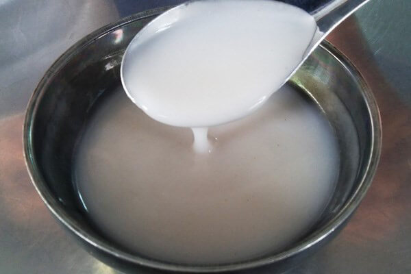 pha sữa công thức với nước cháo tốt hay không