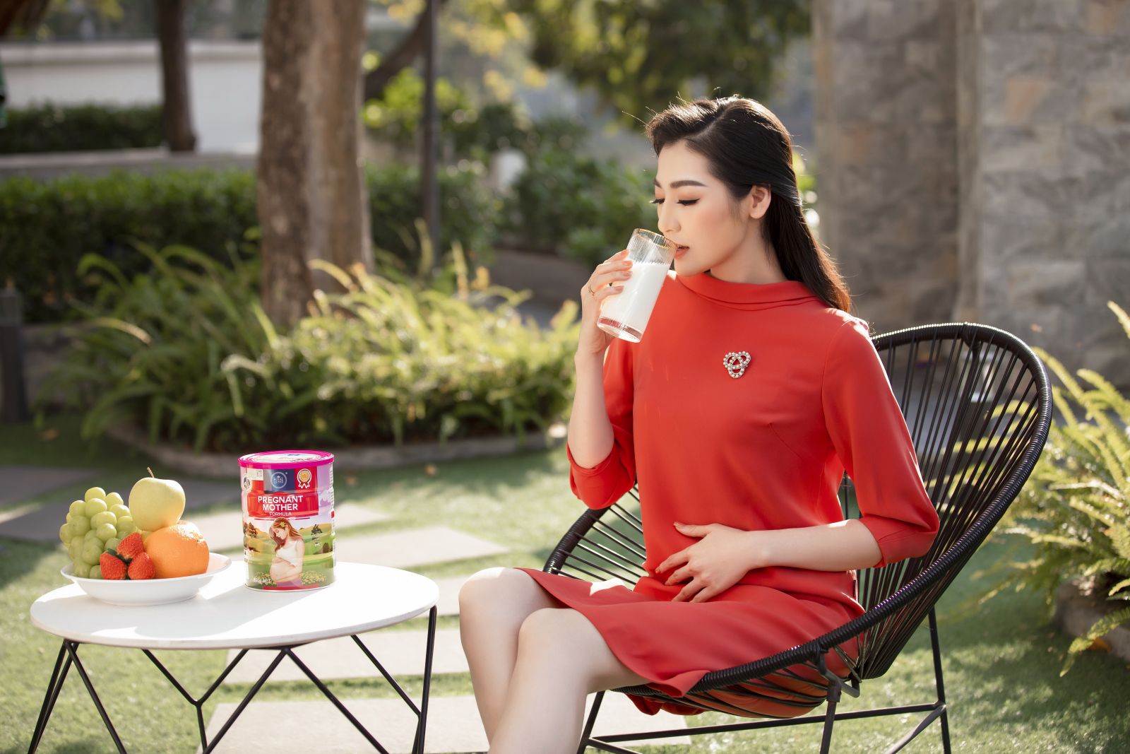 Sữa Hoàng Gia Pregnant Mother còn được Á hậu Dương Tú Anh tin tưởng sử dụng