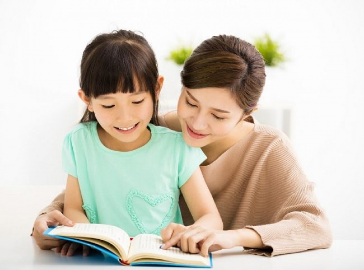 Chọn sữa, uống sữa đúng cách giúp trẻ 8 tuổi phát triển trí não toàn diện